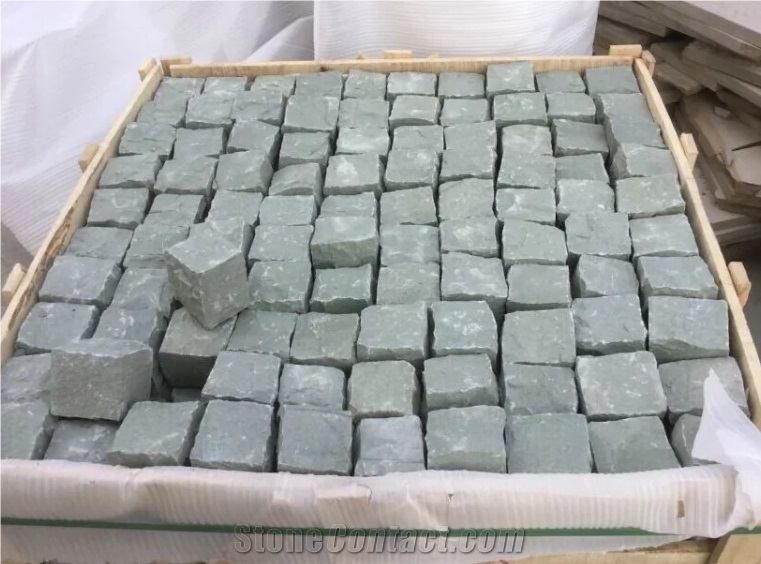 Hand Split Paving Stone in Plaza , Project Cube Stone with Hand Split Finish