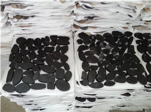 Natural River Stone Sliced Pebble Mosaic Tile Indoor Paving , Black Polished Cutting Mosaic Tiles ,Floor Paving Mosaic Tiles