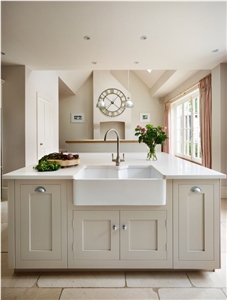 Quartz Stone Beige Color for Kitchen Countertop Thickness 2cm or 3cm with High Gloss and Hardness