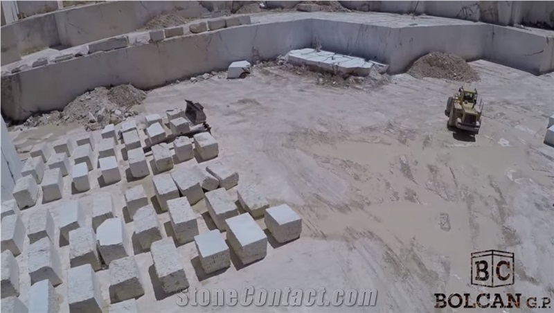 Crema Marfil Gold Marble Blocks