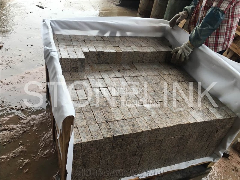 Flamed G682 Garden Stepping Pavements, Rusty Yellow Granite Cobbles, Misty Yellow Driveway Paving Stone