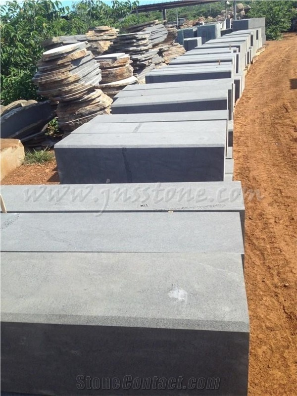 China Hainan Black Basalt Kerbstone / Bluestone Kerbstone