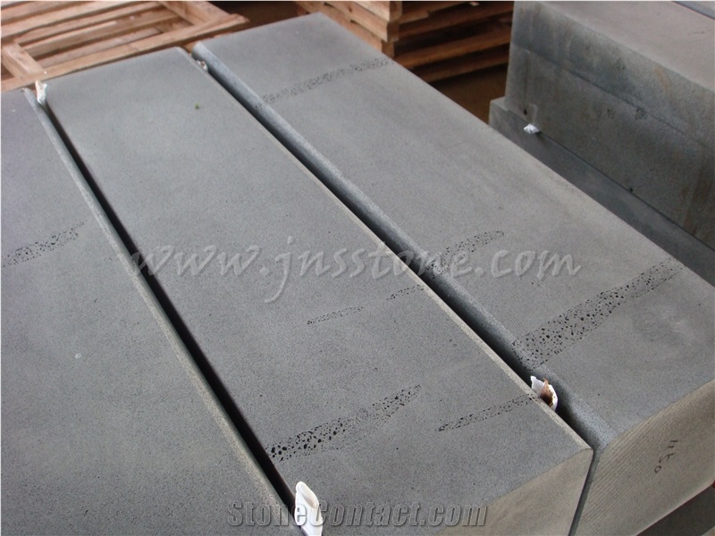 China Hainan Black Basalt Kerbstone / Bluestone Kerbstone