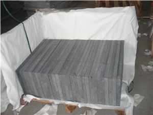 China Black Basalt Stone G684, Black Pearl, Fuding Black, Brick Paving Tile on Mesh, Mesh Paver,Cobble Stone, Cube Stone, Paving Sets, Floor Covering, Courtyard Paver, Step Pavement, Driveway Paver