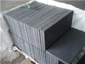China Black Basalt Stone G684, Black Pearl, Fuding Black, Brick Paving Tile on Mesh, Mesh Paver,Cobble Stone, Cube Stone, Paving Sets, Floor Covering, Courtyard Paver, Step Pavement, Driveway Paver