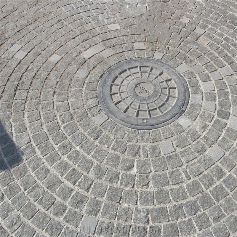 Anthracite Granite Splitface Cobblestone