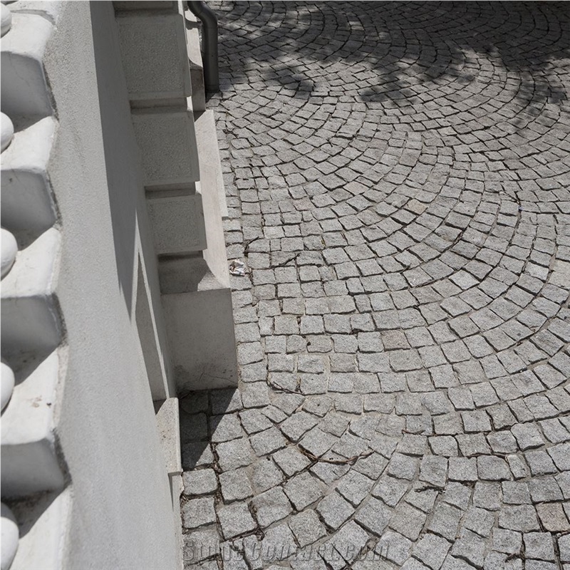 Grey Granite Splitface Cobblestone