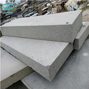 China Popular Black Andesite with Honeycomb, Cheap Grey Basalt Kerbstone, Curbstone in Machine Cut/Sawn Cut for Road, Bevel Edge Curbs/Kerbs Side Stone for Paving, Natural Building Stone Decoration