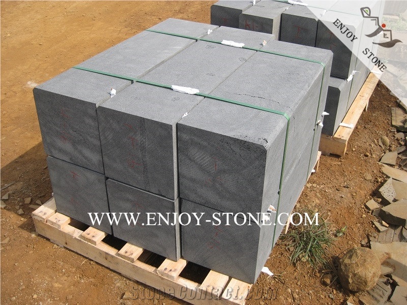 China Hainan Black Andesite Bluestone with Cat Paws,Hn Basalto Kerb Stone,Road Side Stone,Kerbstone Sawn Cut Finish