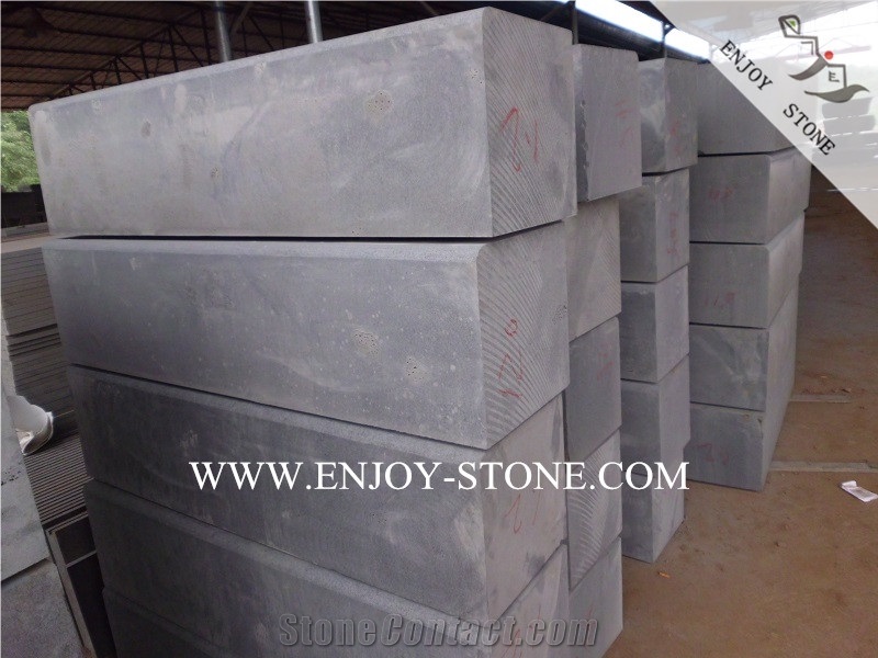 China Hainan Black Andesite Bluestone with Cat Paws,Hn Basalto Kerb Stone,Road Side Stone,Kerbstone Sawn Cut Finish