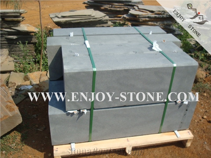 Hainan Black, Black Basalt Kerbstones, Road Stone, Side Stone, Bluestone Basalt with Catpaws, Honeycomb, Micro Hole Basalt, Andesite, Lavastone, Sawn Cut, Machine Cut, Cut to Size