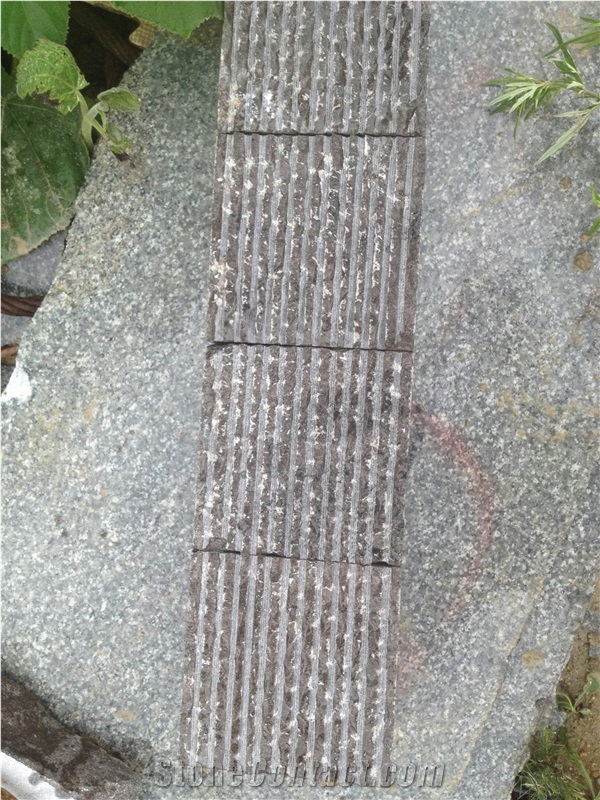 China Blue Limestone a Grade Chisled Grooved Bushhammered Surface Paving Cube Stone Slabs