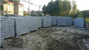 China Blue Limestone a Grade Chisled Grooved Bushhammered Surface Paving Cube Stone Slabs