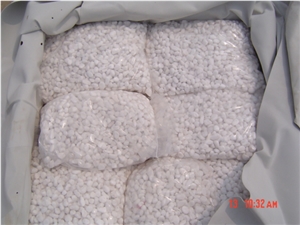 Bulk Wholesale Outside Tumbled Artificial Snow White Garden Stone Chips Display Flooring