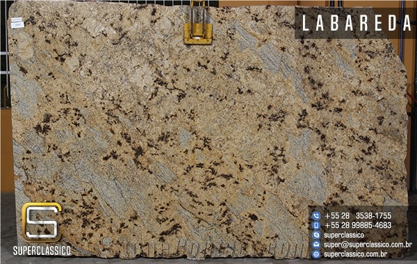 Labareda Golden Granite Slabs