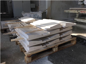 Maljat Limestone Exterior Wall Cornices