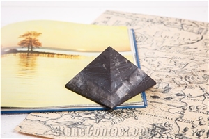 Pyramid Matt Shungite Stone + Quartz