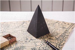 Pyramide Holod Matt Shungite Stone
