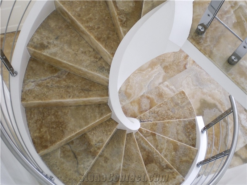 Private House Staircase with Onice Di Lasa