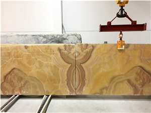 Onice Miele Cross Cut Slabs