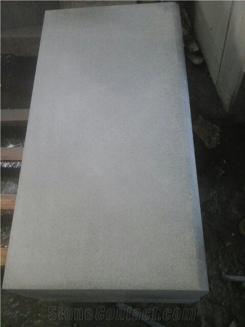 Hainan Black Basalt Kerbstone with Honeycomb,Black Andesitem in Machine Cut, Black Lava Stone,Sawn Cut Kerbstone,Hainan Bluestone,Curbstone,Bevel Edge Curbs,Kerbs Side Stone for Paving,Building Stone