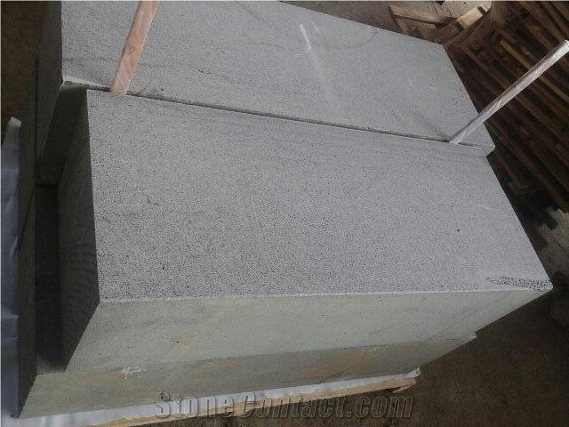 Hainan Black Basalt Kerbstone with Honeycomb,Black Andesitem in Machine Cut, Black Lava Stone,Sawn Cut Kerbstone,Hainan Bluestone,Curbstone,Bevel Edge Curbs,Kerbs Side Stone for Paving,Building Stone