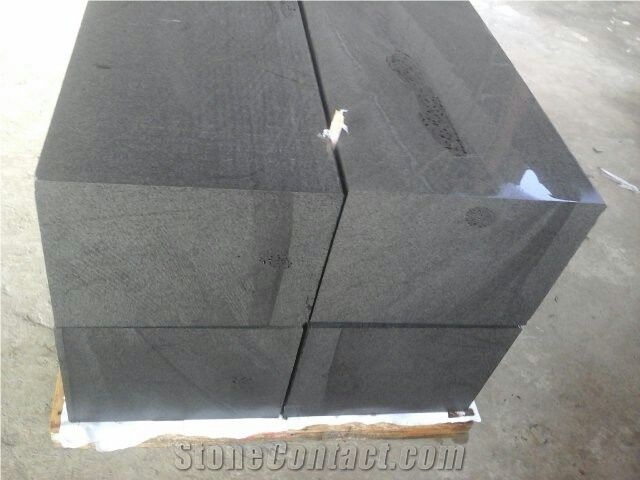 Hainan Black Basalt Kerbstone with Honeycomb,Black Andesitem in Machine Cut, Black Lava Stone,Sawn Cut Kerbstone,Hainan Bluestone,Curbstone,Bevel Edge Curbs,Kerbs Side Stone for Paving,Building Stone