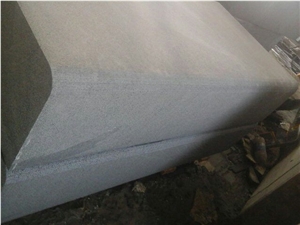 Hainan Black Basalt Kerbstone with Honeycomb,Black Andesitem in Machine Cut, Black Lava Stone,Sawn Cut Kerbstone,Hainan Bluestone,Curbstone,Bevel Edge Curbs,Kerbs Side Stone for Paving,Building Stone