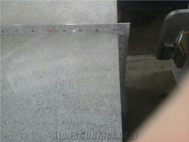 Hainan Black Basalt Kerbstone with Honeycomb,Black Andesitem in Machine Cut, Black Lava Stone,Sawn Cut Kerbstone,Hainan Bluestone,Curbstone,Bevel Edge Curbs,Kerbs Side Stone for Paving,Building Stone