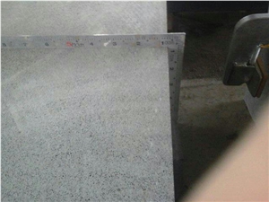 Hainan Black Basalt Kerbstone with Honeycomb,Black Andesitem in Machine Cut, Black Lava Stone,Sawn Cut Kerbstone,Hainan Bluestone,Curbstone,Bevel Edge Curbs,Kerbs Side Stone for Paving,Building Stone