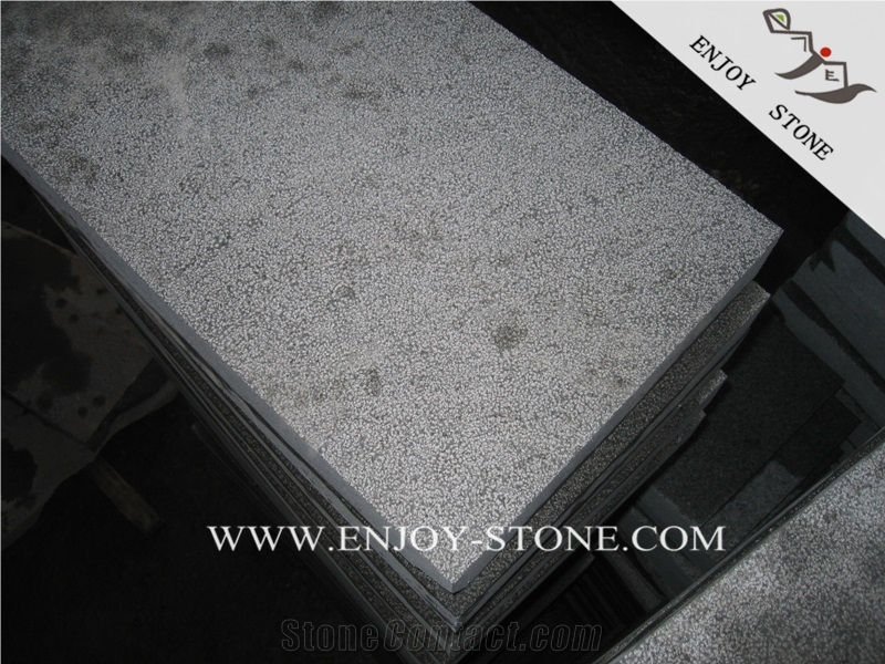China Bush Hammered Bluestone Tiles with Honeycomb Tiles,Bush Hammered Zhangpu Grey Basalto Floor Tiles,Dark Grey Andesite with Catpaws Paving Stone