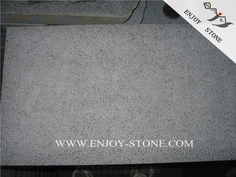 China Bush Hammered Bluestone Tiles with Honeycomb Tiles,Bush Hammered Zhangpu Grey Basalto Floor Tiles,Dark Grey Andesite with Catpaws Paving Stone