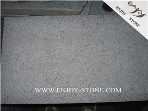 China Bush Hammered Bluestone Tiles with Honeycomb Tiles,Bush Hammered Zhangpu Grey Basalto Floor Tiles,Dark Grey Andesite with Catpaws Paving Stone