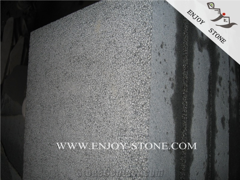 China Bush Hammered Bluestone Tiles with Honeycomb Tiles,Bush Hammered Zhangpu Grey Basalto Floor Tiles,Dark Grey Andesite with Catpaws Paving Stone