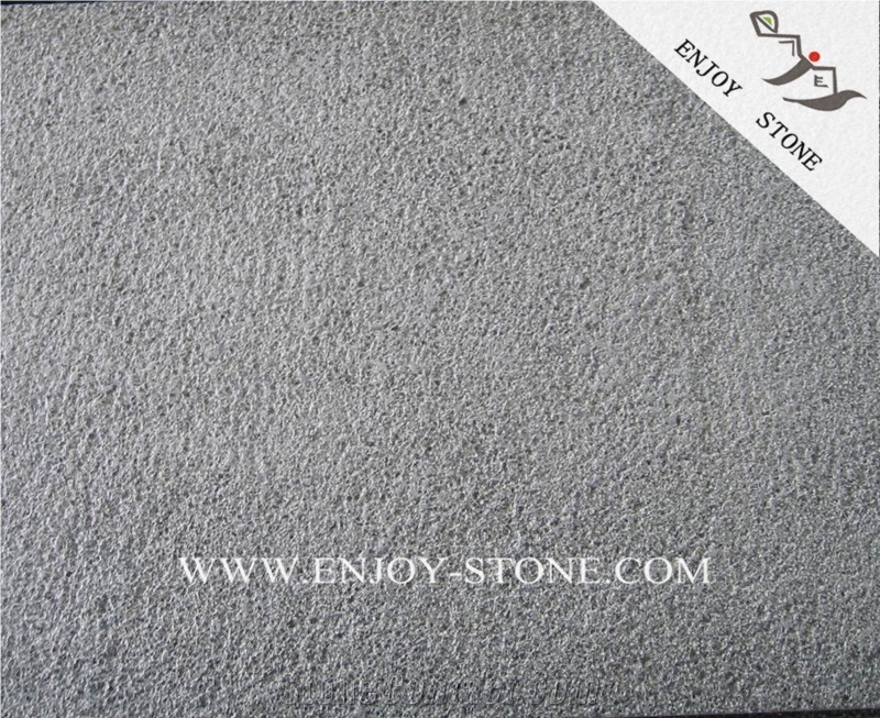 China Bush Hammered Bluestone Tiles with Honeycomb Tiles,Bush Hammered Zhangpu Grey Basalto Floor Tiles,Dark Grey Andesite with Catpaws Paving Stone