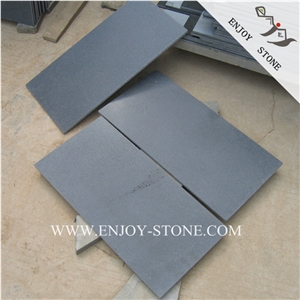 China Honed Bluestone Tiles with Honeycomb Tile,Honed Zhangpu Grey Basalto Floor Tile,Grey Basaltina Paver,Dark Grey Andesite Paver with Catpaws