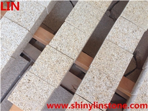 China Popular Cheap G682 Rusty Yellow, Sunny Gold Granite All Sides Natural Split Cube Cobble Stone&Cobblestone&Paving Stone for Patio,Driveway, Garden Stepping Pavements