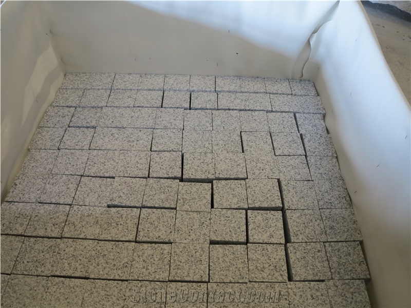 G633 Light Grey Granite Bush Hammered Cube Stone