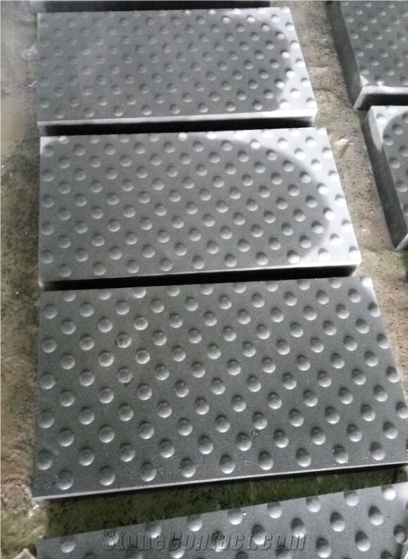 China Zhangpu Black Basalt Pedestrian Paving Stone, Tactile, Paving Stone,Blind Stone Pavers,Paving Sets,Blind Paving Stone,Floor Covering,Flamed Surface,Flamed Sandblasted Paving Stone Tiles