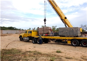 Multicolor Bolivar Granite Blocks