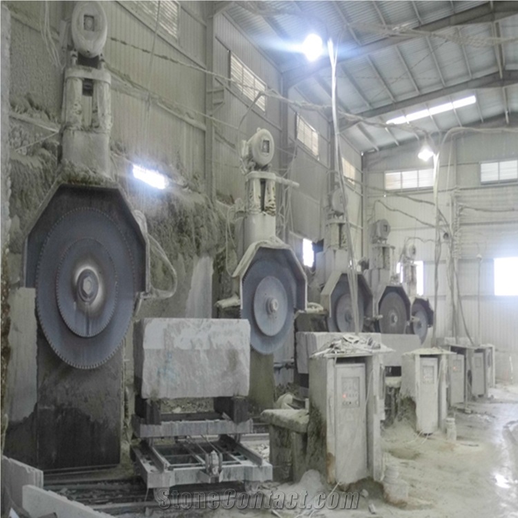 High Quality G735 Lihua White Granite Bush Hammered Sufaced White Linen Granite Shipped from the Wuhan Port
