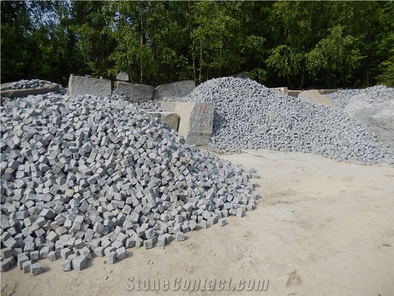 Kozarovice Granite Split Cube Stone