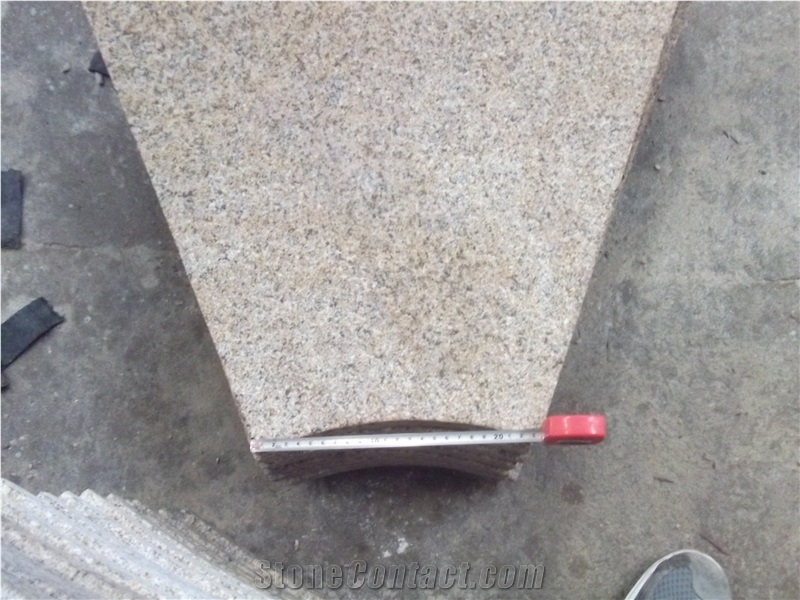Yellow Stone Pyramid Pier Caps,Fine Pineapple Finished Quoins. Beige Granite Stone Paving