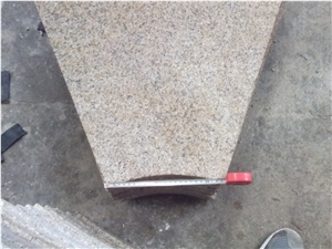 Yellow Stone Pyramid Pier Caps,Fine Pineapple Finished Quoins. Beige Granite Stone Paving