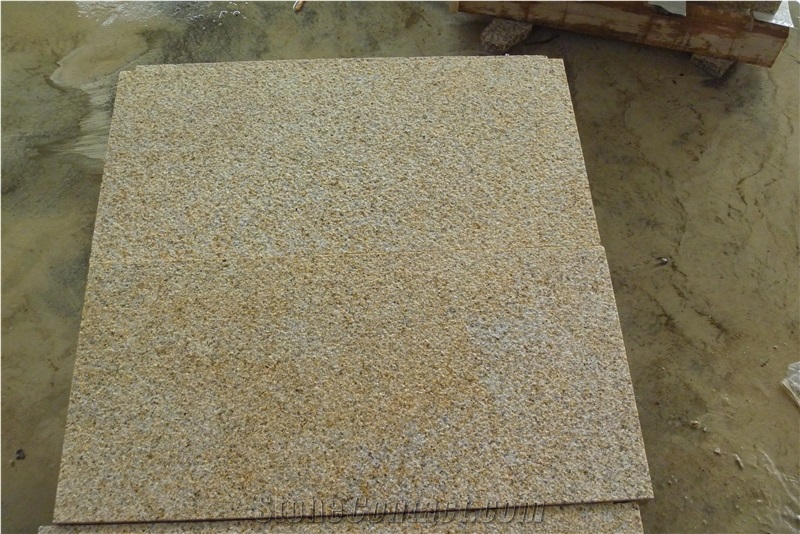 Yellow Stone Pyramid Pier Caps,Fine Pineapple Finished Quoins. Beige Granite Stone Paving