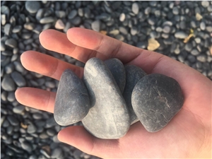 China Orignal Unpolished Grey River Stone Pebbles