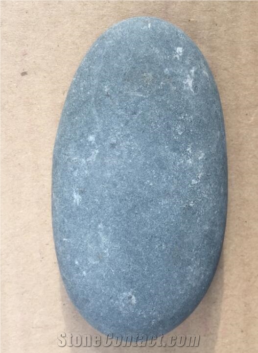 China Orignal Unpolished Grey River Stone Pebbles