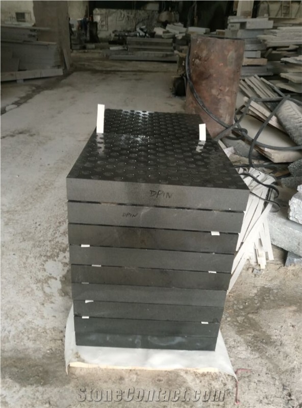 China Zhangpu Black Basalt Pedestrian Paving Stone, Tactile, Paving Stone,Blind Stone Pavers,Paving Sets,Blind Paving Stone,Floor Covering,Flamed Surface,Flamed Sandblasted Paving Stone Tiles