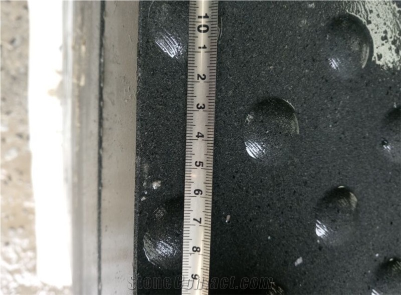 China Zhangpu Black Basalt Pedestrian Paving Stone, Tactile, Paving Stone,Blind Stone Pavers,Paving Sets,Blind Paving Stone,Floor Covering,Flamed Surface,Flamed Sandblasted Paving Stone Tiles