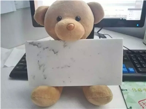 Ex-Factory Price Carrara White Marble Looking Quartz Stone Solid Surfaces Polished Slabs & Tiles Engineered Stone Artificial Stone Slabs for Hotel Kitchen,Bathroom Walling Panel Customized Edges